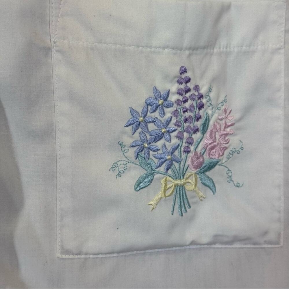 Jantzen, Vintage White Button-Up Shirt with Floral Pocket. Similar to size Large - Picture 2 of 5